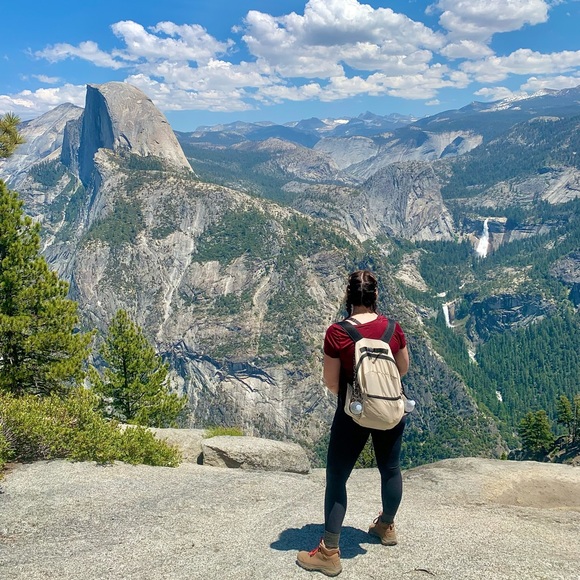 🌷Meet your posher Emilee - Picture 9 of 14